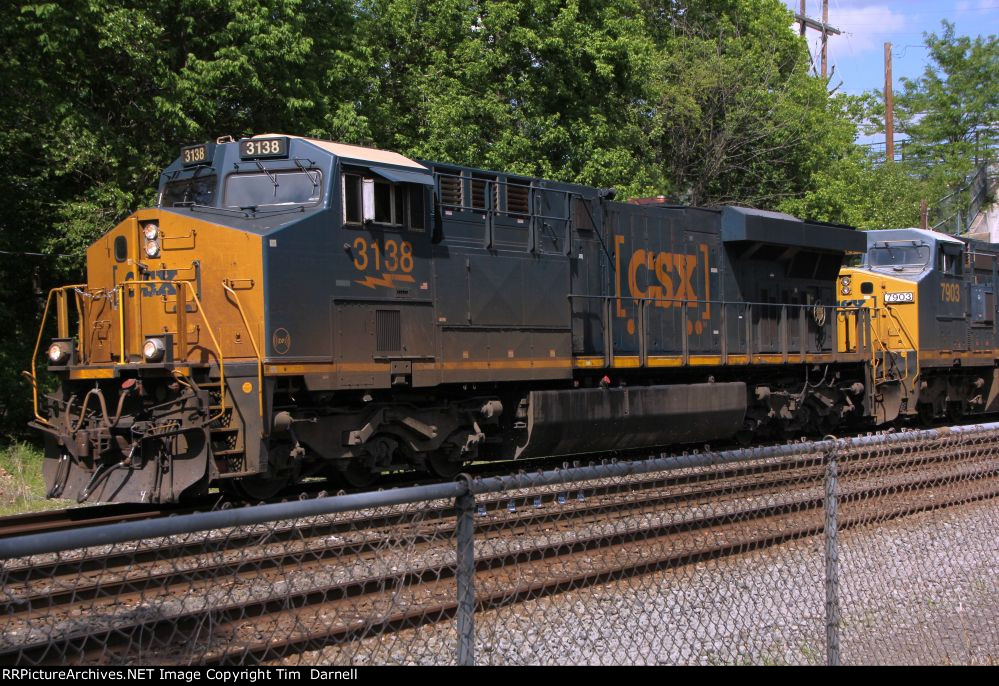 CSX 3138 leading M371